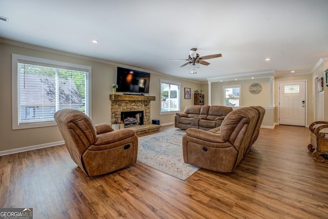 living room featuring baseboards, ornamental molding, and wood finished floors