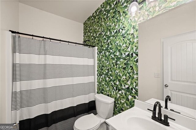 4735 Belcrest Way, Cumming, GA 30040 - full bath with toilet, wallpapered walls, vanity, and a shower with curtain