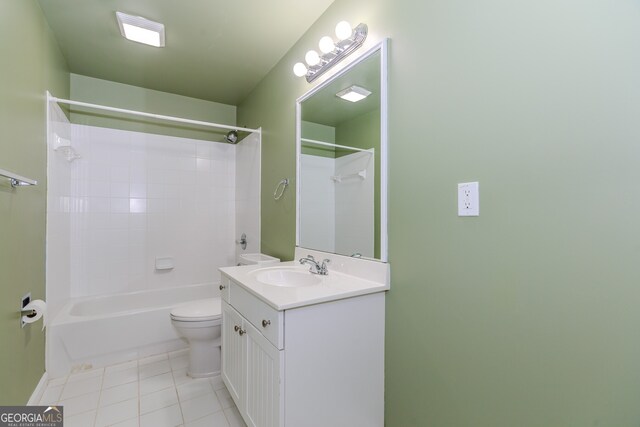 4106 Creekview Ridge Dr NE, Buford, GA 30518 - empty room with a tray ceiling, crown molding, baseboards, and light carpet