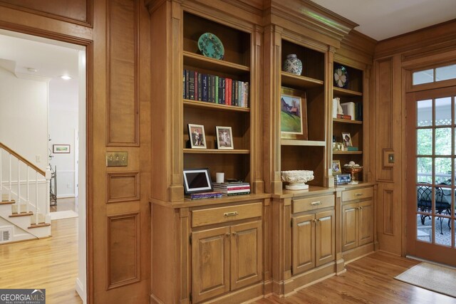 2000 Old Dominion Rd, Atlanta, GA 30350 - interior space featuring crown molding, visible vents, and wood finished floors