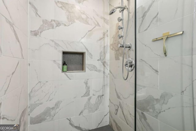 952 Columbia Dr, Decatur, GA 30030 - bathroom featuring tiled shower