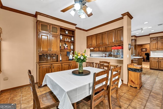dining area featuring ceiling fan, crown molding, light tile patterned floors, baseboards, and recessed lighting