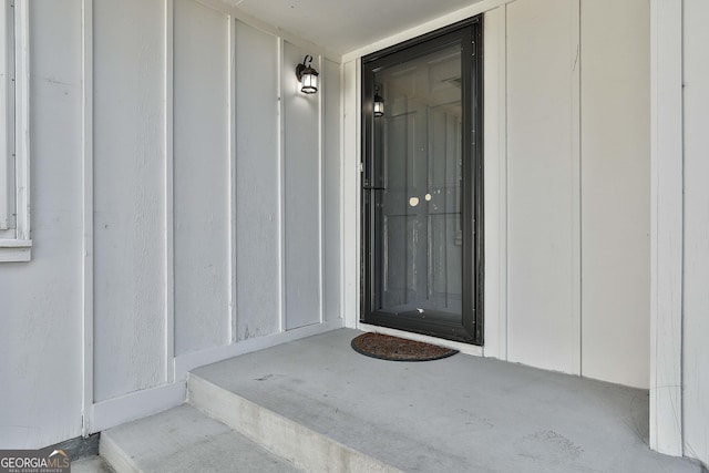 325 Sweetbriar Ln, Griffin, GA 30224 - entrance to property featuring board and batten siding