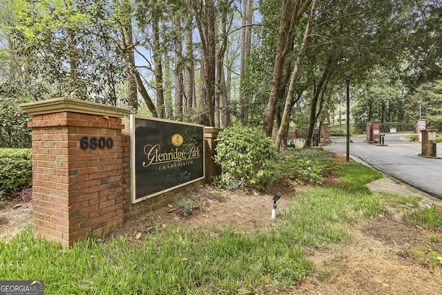 view of community / neighborhood sign