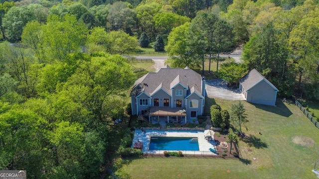 bird's eye view featuring a forest view
