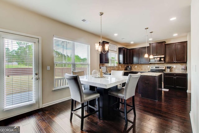 dining space with baseboards, a chandelier, recessed lighting, dark wood-style floors, and visible vents
