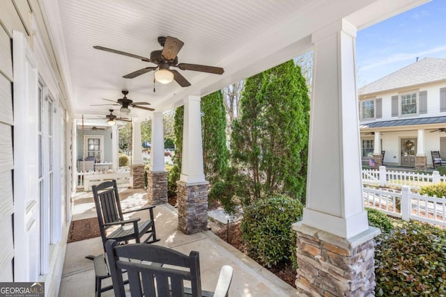 view of front facade with a porch, a fenced front yard, and a ceiling fan
