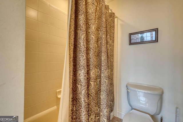 full bath featuring toilet and a shower with shower curtain