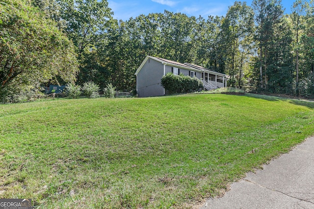 view of front of home featuring a front yard