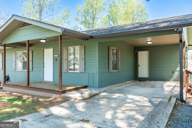 140 Goldust Ave, Clarkesville, GA 30523 - view of front of property featuring a porch, driveway, and an attached carport