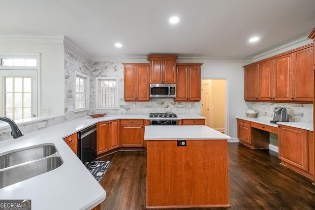 kitchen featuring stainless steel microwave, a sink, crown molding, and decorative backsplash