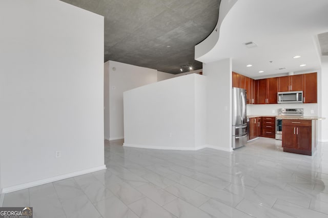 living room featuring baseboards, visible vents, and recessed lighting