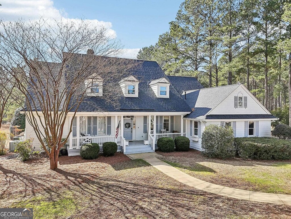 111 Okoni Ln, Eatonton, GA 31024 - new england style home featuring a porch
