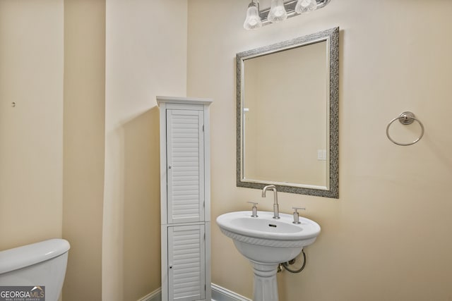 bathroom featuring toilet