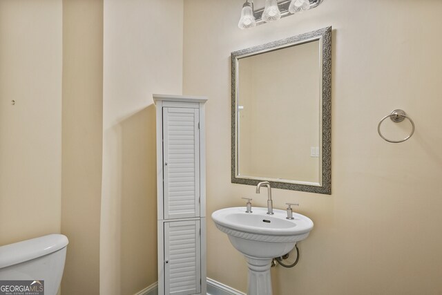 4505 Lakefield Bnd, Berkeley Lake, GA 30096 - bathroom featuring toilet