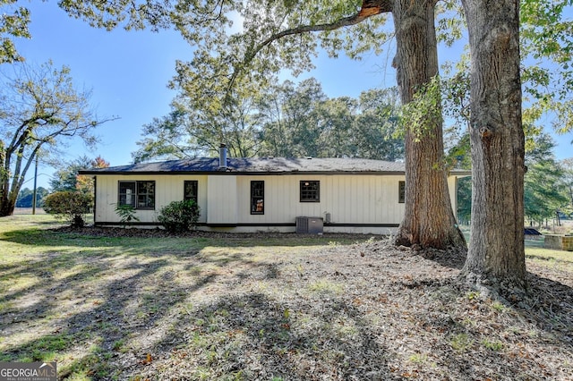 21 W Lake Dr, Oxford, GA 30054 - rear view of house with central AC