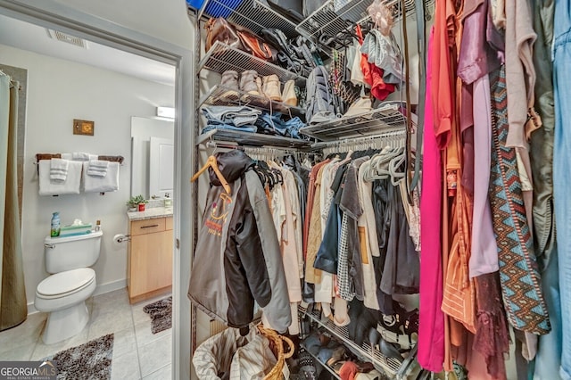 spacious closet with visible vents and light tile patterned flooring