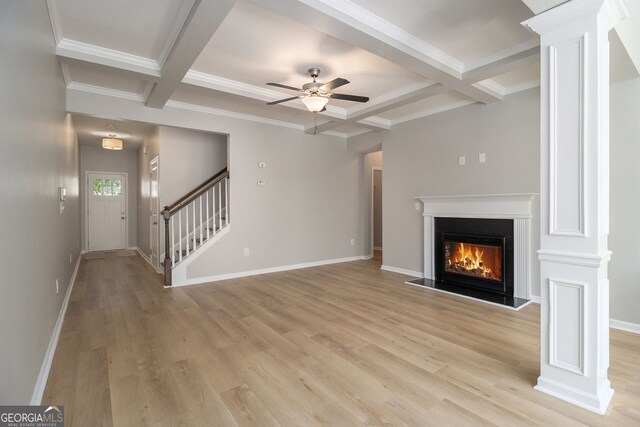 kitchen featuring light wood-style floors, visible vents, a center island, appliances with stainless steel finishes, and a sink