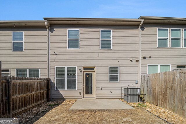 full bath featuring visible vents, baseboards, shower / washtub combination, toilet, and vanity