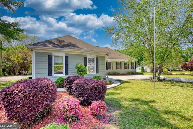 72 Grayson New Hope Rd, Grayson, GA 30017 - view of front facade featuring roof with shingles and a front lawn