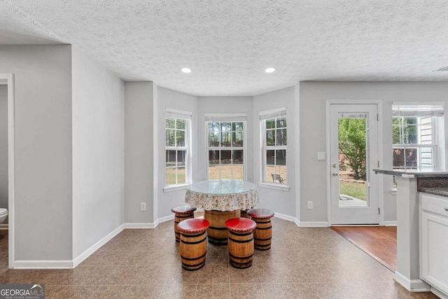 dining space with visible vents, baseboards, recessed lighting, and a textured ceiling