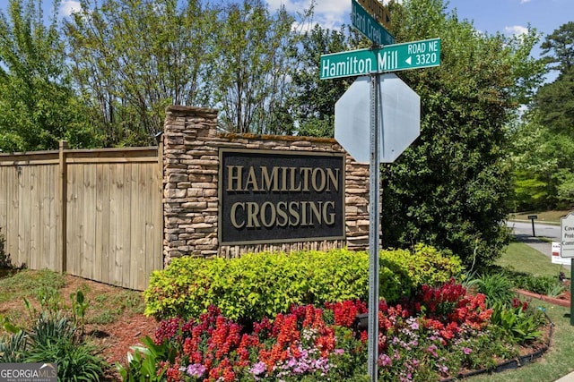 view of community / neighborhood sign