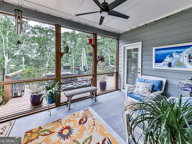 sunroom / solarium with a ceiling fan
