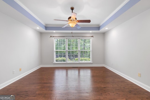 staircase featuring baseboards, a ceiling fan, wood finished floors, and recessed lighting