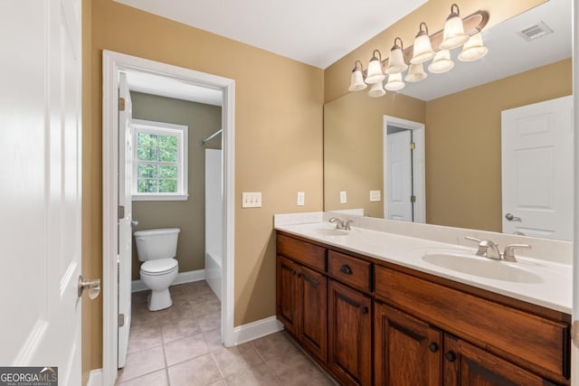unfurnished bedroom featuring a ceiling fan, baseboards, a closet, and carpet flooring