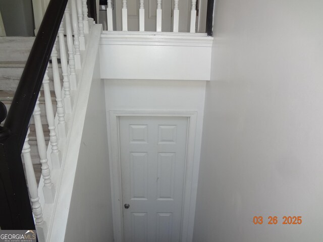 2338 Rambling Way, Lithonia, GA 30058 - view of stairs