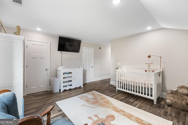 bedroom featuring wood finished floors, baseboards, visible vents, and recessed lighting