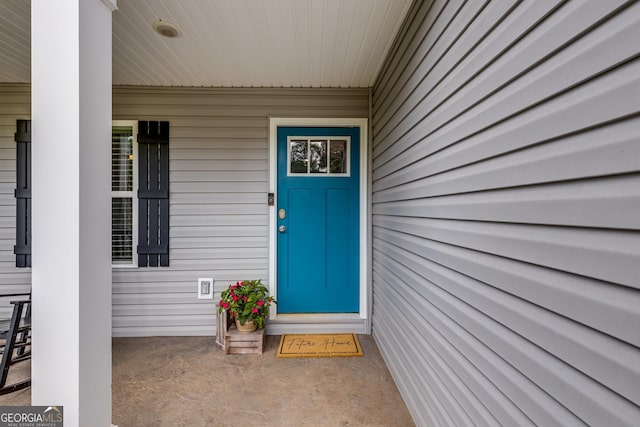 doorway to property with covered porch