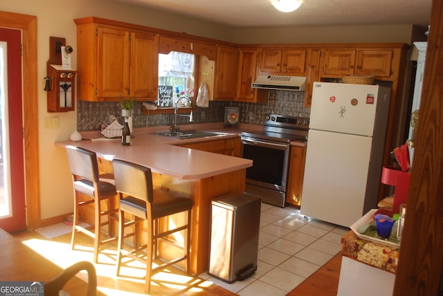 249 Spruce Creek Rd, Lakemont, GA 30552 - kitchen featuring electric range, freestanding refrigerator, ventilation hood, a sink, and a peninsula