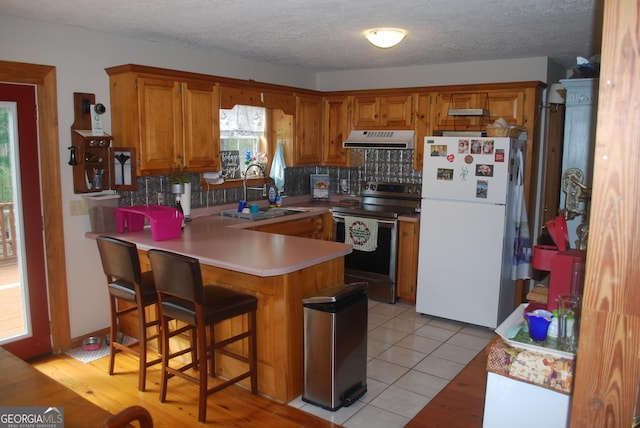 249 Spruce Creek Rd, Lakemont, GA 30552 - kitchen with stainless steel electric range oven, freestanding refrigerator, extractor fan, a sink, and a peninsula