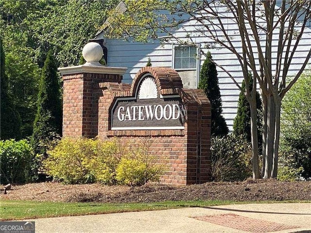 view of community / neighborhood sign