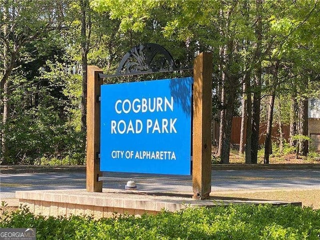 view of community / neighborhood sign