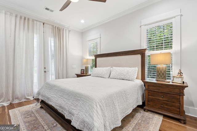 105 Whispering Oaks Ln, Saint Marys, GA 31558 - bedroom with ornamental molding, visible vents, a ceiling fan, and wood finished floors