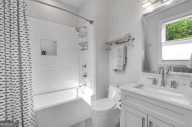 bathroom with shower / tub combo with curtain, vanity, and toilet