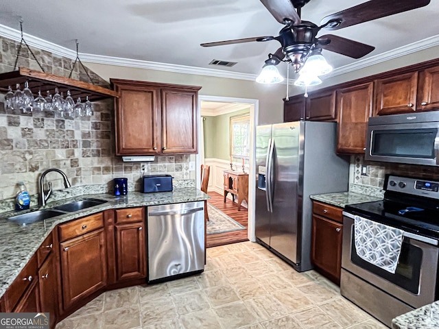 kitchen featuring crown molding, visible vents, ceiling fan, stainless steel appliances, and a sink