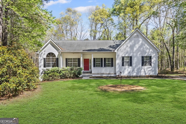185 Cold Harbor Ct, Sharpsburg, GA 30277 - ranch-style house with a front yard and covered porch