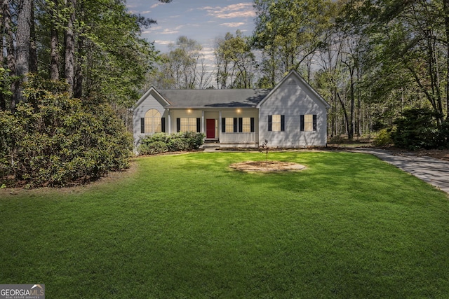185 Cold Harbor Ct, Sharpsburg, GA 30277 - view of front of home with a front yard