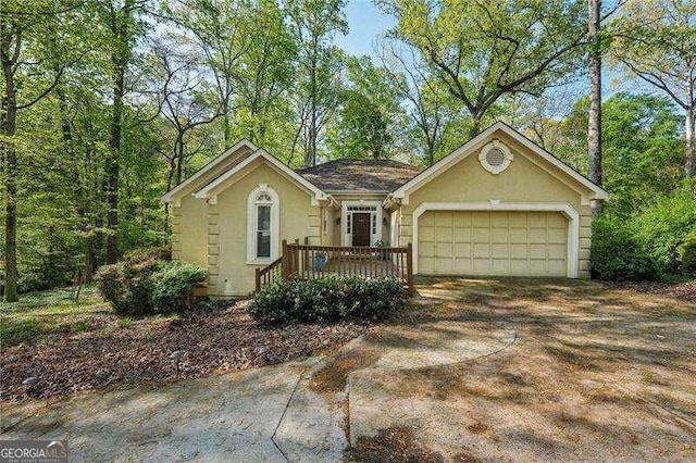 230 Oakmere Dr, Alpharetta, GA 30009 - ranch-style home featuring driveway, stucco siding, and an attached garage