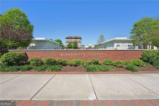 230 Oakmere Dr, Alpharetta, GA 30009 - exterior space featuring a fenced front yard