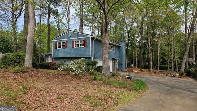 view of front of home featuring driveway