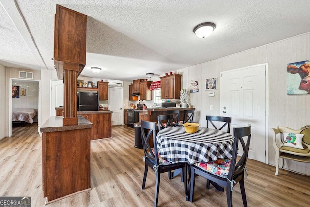 2496 Venture Dr, Gainesville, GA 30506 - dining area featuring visible vents, light wood-style flooring, and a textured ceiling