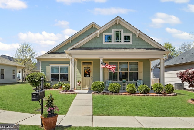 view of front facade featuring a porch and a front lawn