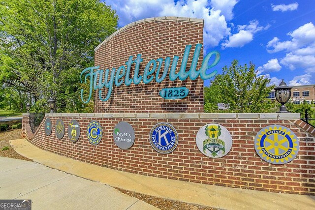 view of community / neighborhood sign