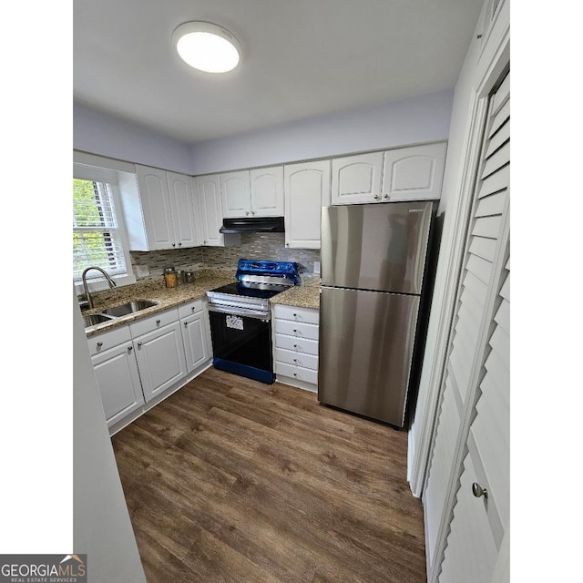 173 Amherst Pl NW, Atlanta, GA 30327 - kitchen with dark wood-style flooring, a sink, white cabinets, under cabinet range hood, and stainless steel appliances