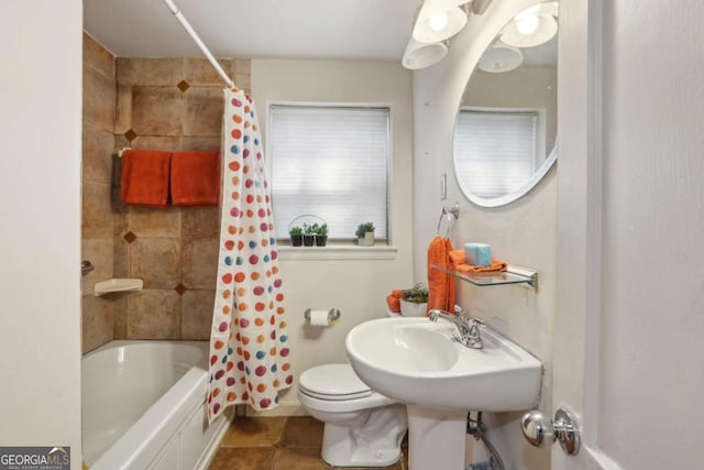 702 Argonne Ave NE Unit 1, Atlanta, GA 30308 - full bath with tile patterned flooring and shower / tub combo