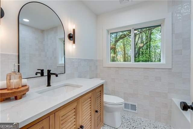 808 Sherwood Rd, Gainesville, GA 30501 - full bath featuring tile walls, vanity, a wainscoted wall, and a tub